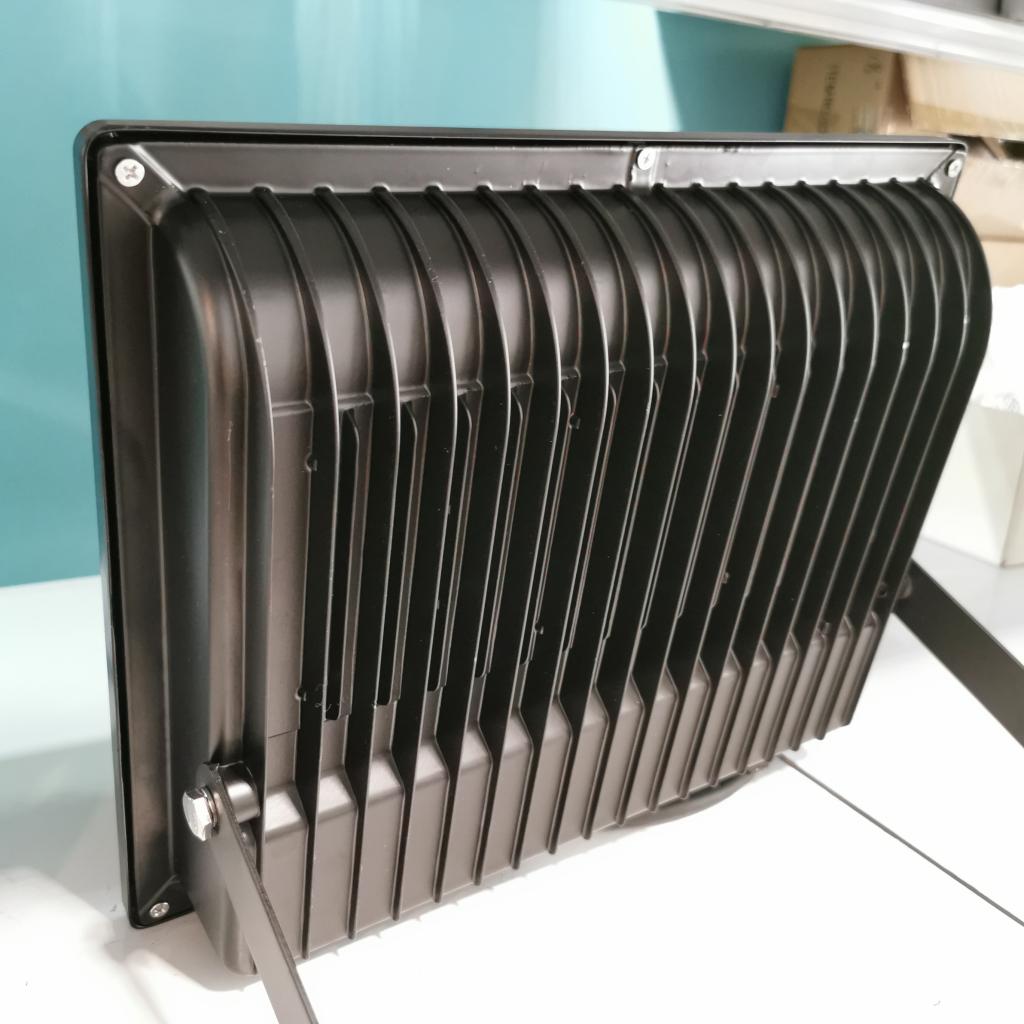 LED Flood Light 150W 120-347V 5000K